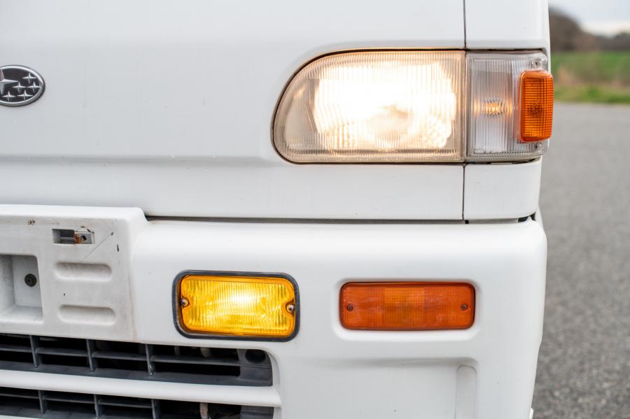 Детали экстерьера Subaru Sambar Dias Extra S (KV3) 1993 года  (фото 9 из 110)
